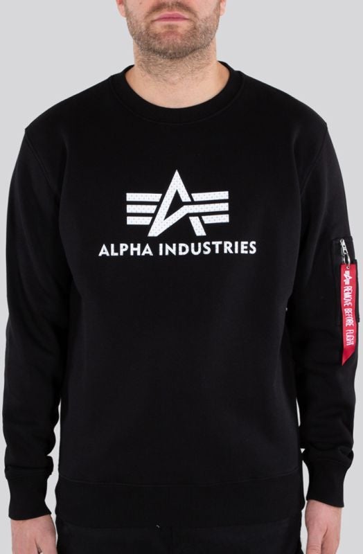 alpha-industries-3d-logo-ii-pullover-black-xs-ai-118311-03-xs-figure-1_800x800