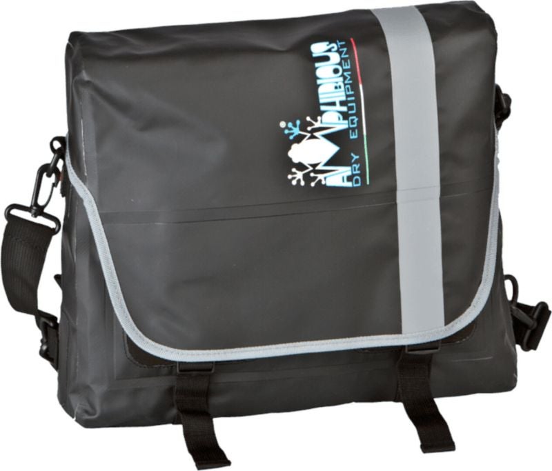 amphibious-zenith-waterproof-shoulder-bag-black-ams-trs-02-01-figure-1_800x800