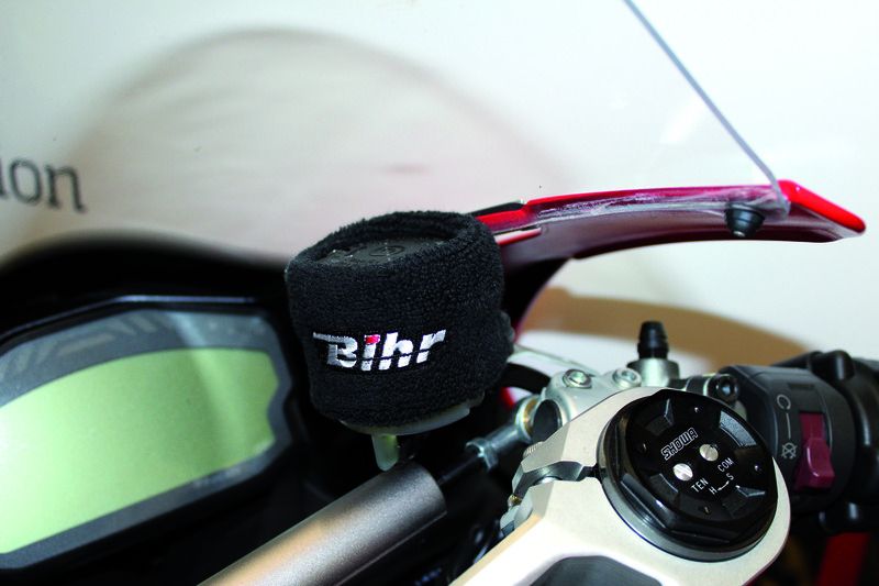 bihr-master-cylinder-reservoir-protector-black-bi-440751-figure-1_800x800