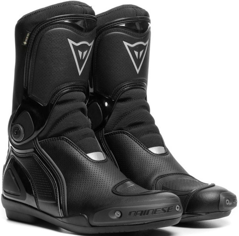 dainese-sport-master-gore-tex-waterproof-motorcycle-boots-black-44-dai-1795234-001-44-figure-1_800x800