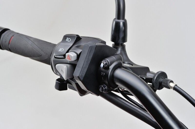 daytona-slim-usb-type-a-power-supply-handlebars-22-2-25-4-bi-1124677-figure-1_800x800