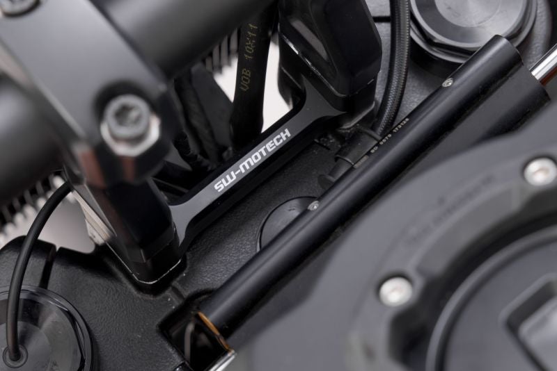 sw-motech-bar-riser-h-30-mm-black-h-d-pan-america-1250-21-sw-leh-18-039-10000-b-figure-1_800x800
