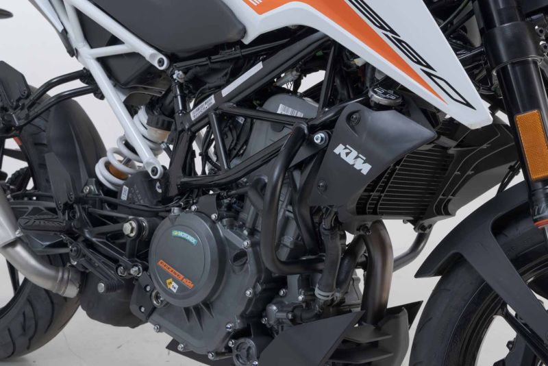 sw-motech-crash-bar-black-ktm-390-duke-13-23-sw-sbl-04-539-10002-b-figure-1_800x800