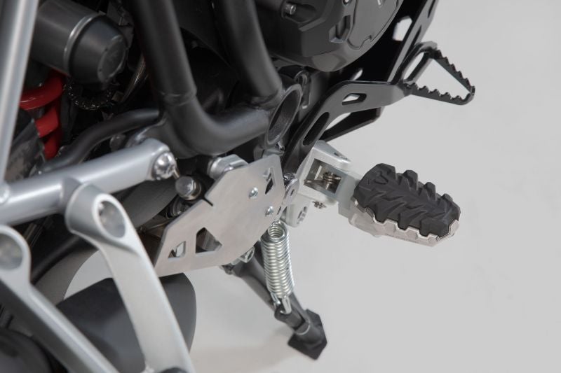 sw-motech-evo-footrest-kit-triumph-tiger-800-900-1200-scrambler-1200-sw-frs-11-112-10103-figure-1_800x800