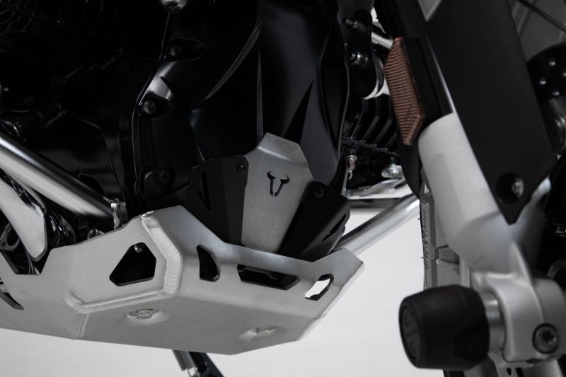 sw-motech-extension-for-engine-guard-black-silver-bmw-r1200-12-18-r1250-18-sw-mss-07-781-10100-b-figure-1_800x800