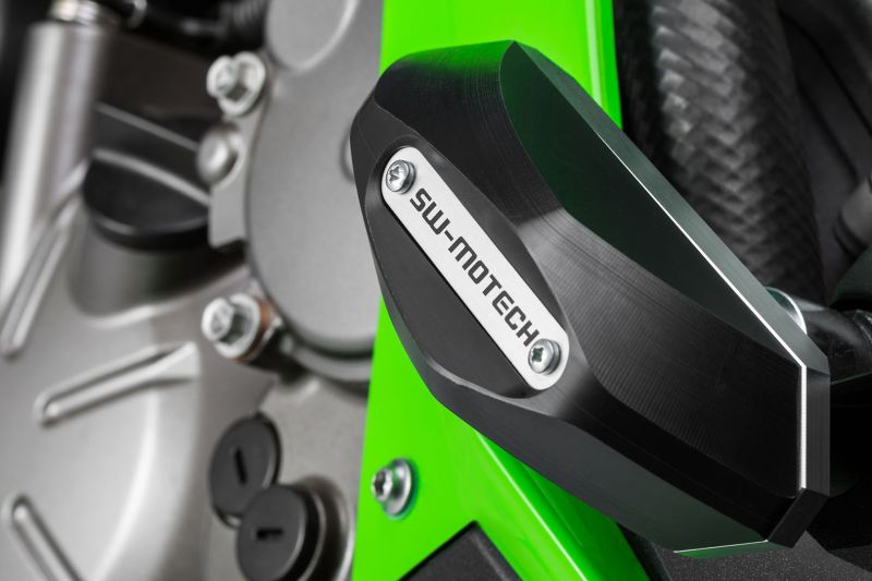 sw-motech-frame-slider-kit-black-kawasaki-ninja-zx-6r-636-13-23-sw-stp-08-590-11100-b-figure-1_800x800