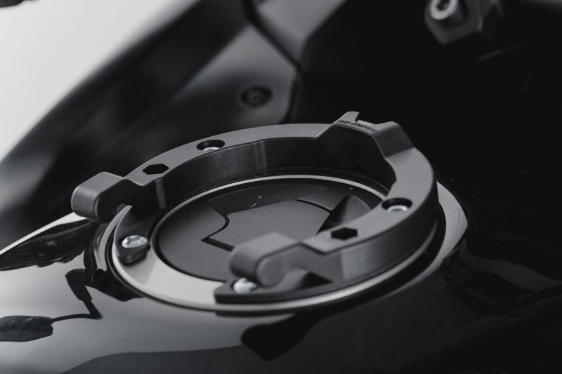 sw-motech-ion-tank-ring-black-5-srews-kawasaki-models-sw-trt-00-475-14001-b-figure-1_800x800