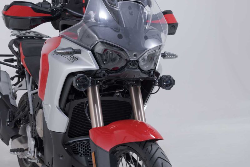 sw-motech-light-mount-black-mv-agusta-enduro-veloce-24-sw-nsw-28-023-10000-b-figure-1_800x800